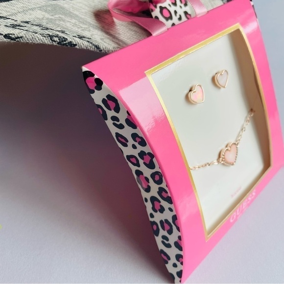 ๐ NWT GUESS Heart Stud Earrings & Bracelet Set ๐ - Picture 4 of 7